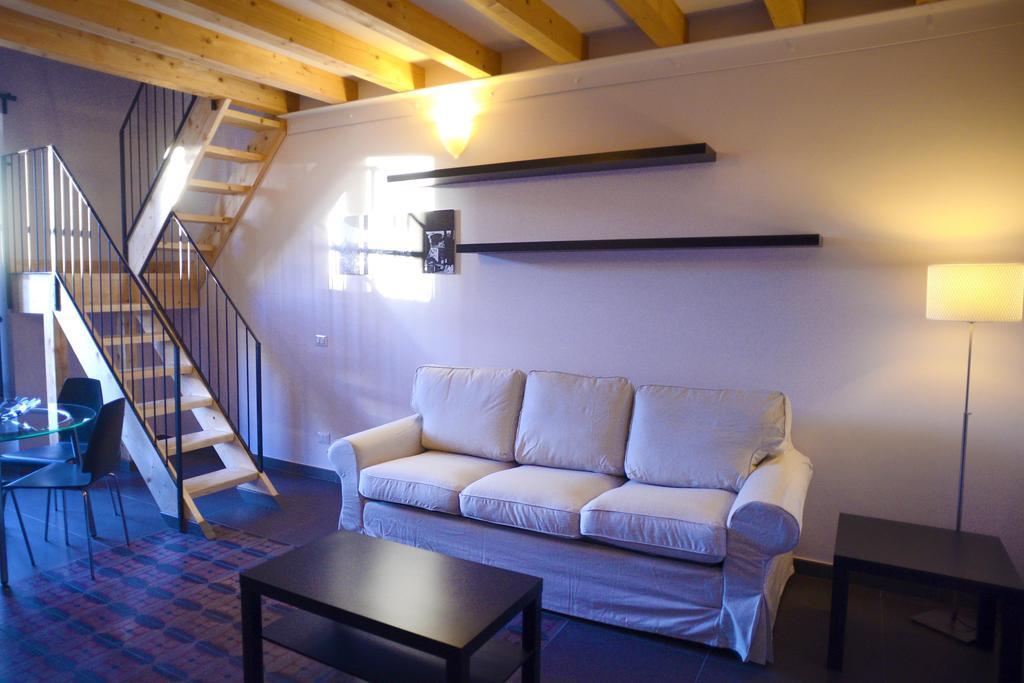 B&B Thule Калтанисета Екстериор снимка